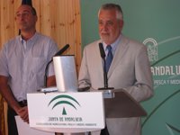 Griñán: Suprimir el sueldo a diputados autonómicos "excluye a los trabajadores" y abre la puerta a "evadir impuestos"