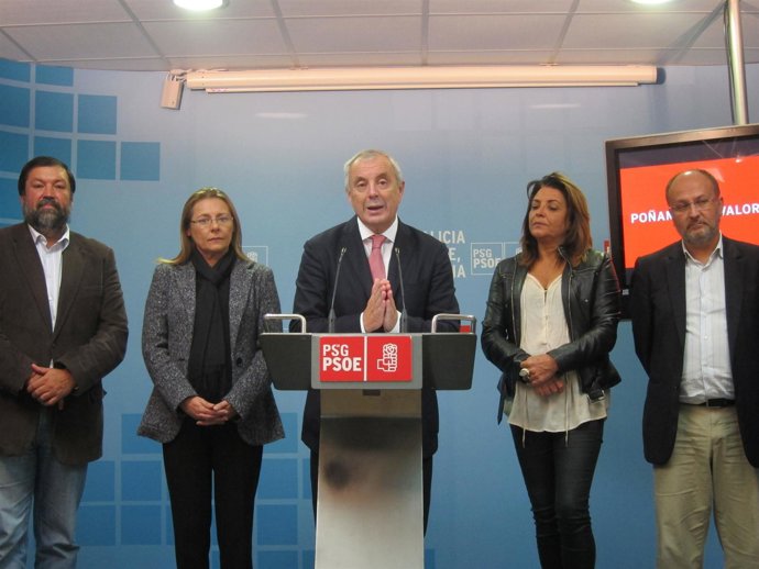 Pachi Vázquez (PSdeG) acompañado por los cuatro cabezas de lista