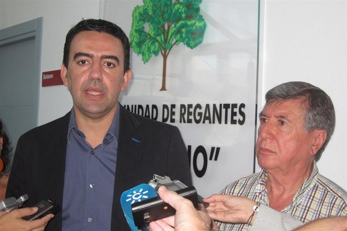 El vicesecretario del PSOE-A, Mario Jiménez, en Moguer (Huelva).