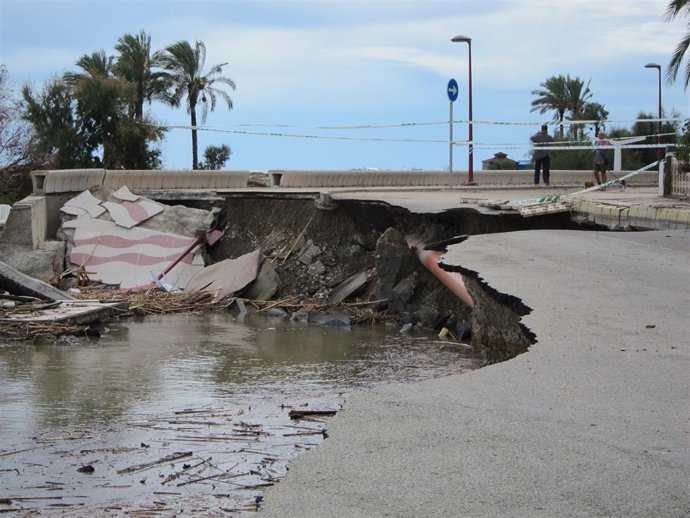 Paseo marítimo de Pueblo Laguna, Vera. 