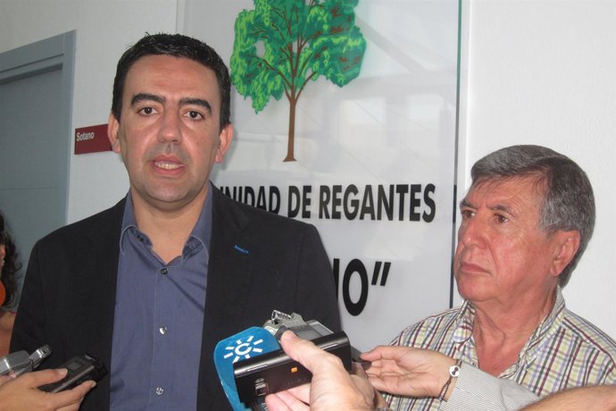 El vicesecretario del PSOE-A, Mario Jiménez, en Moguer (Huelva).