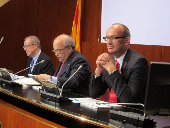 A.Carreras(Generalitat), el conseller A.Mas-Colell y el prof. De Harvard C.Ketel