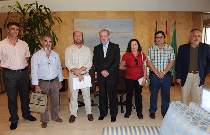 Villalobos con miembros de la Plataforma Memorialista de Sevilla