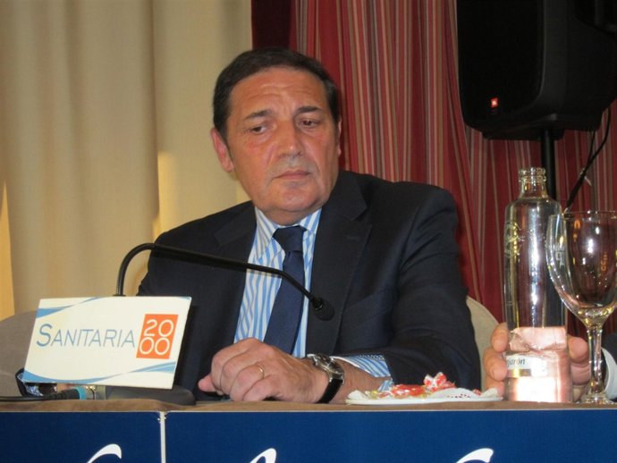 El consejero de Sanidad en su visita este jueves a Salamanca.