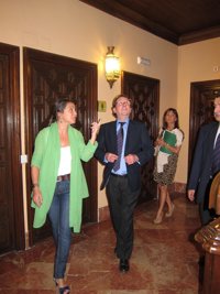 De Llera califica de "monstruoso" que no se dieran subvenciones a ayuntamientos que no retiren símbolos franquistas