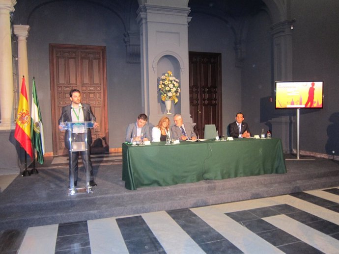 José Antonio Griñán inaugura el XXVI foro asociativo Ágora Juvenil