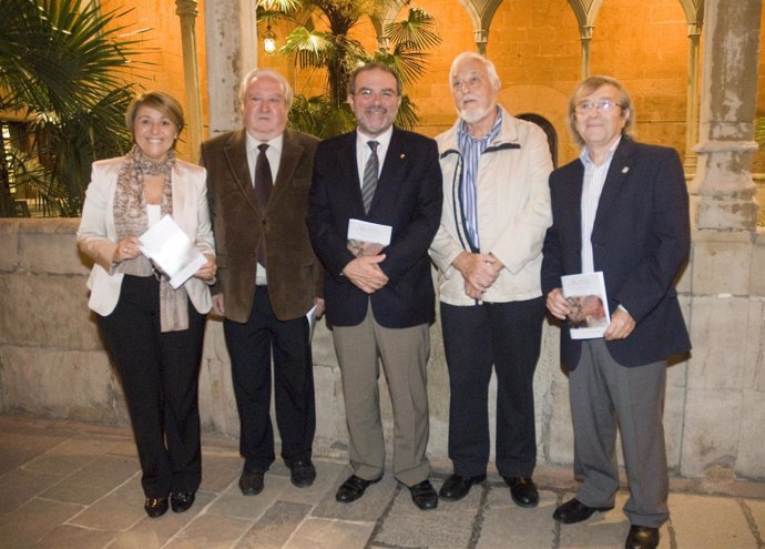 El presidente de la Diputación de Lleida, Joan Reñé (en el centro)