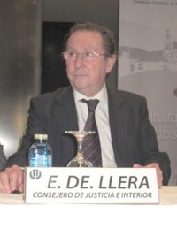 De Llera explica que el Ayuntamiento que no cumpla la Ley de Memoria Histórica "no recibirá subvenciones"