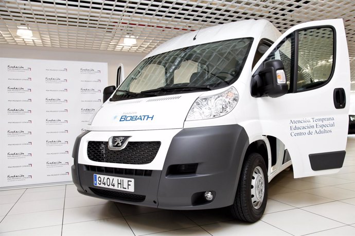 El vehículo que la Fundación PSA Peugeot Citröen ha donado a Bobath