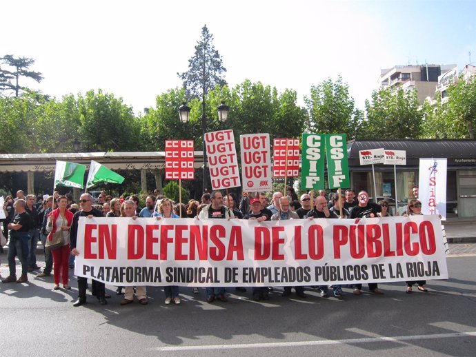 Manifestación en defensa de los público