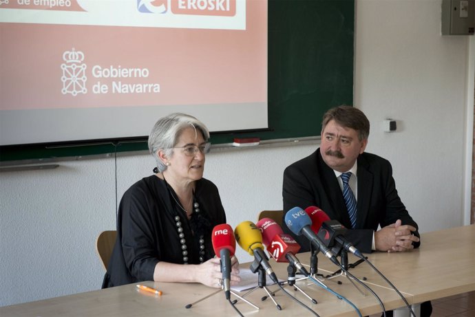 La vicepresidente Lourdes Goicoechea y Emilio Cebriain (Eroski).