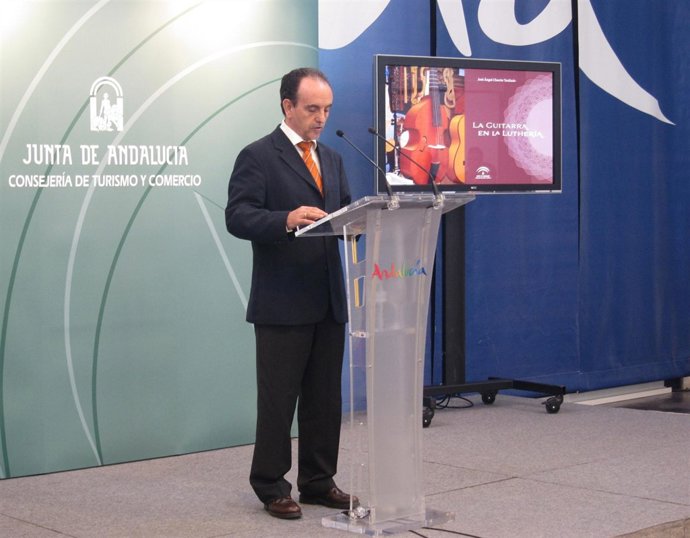 El consejero de Turismo y Comercio, Rafael Rodríguez