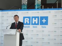 (AM.Feijóo se compromete a "no subir impuestos" y anuncia un paquete de ventajas fiscales para emprendedores