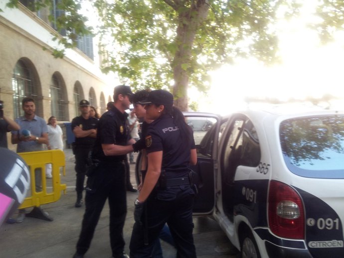 Detenido De Los Explosivos