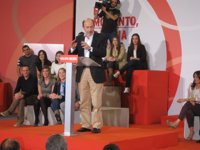 Rubalcaba: Vázquez tiene "proyecto", Feijóo es "un monaguillo de Rajoy"