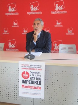 Gaspar Llamzares en rueda de prensa.