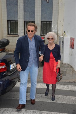 Cayetana Fitz James Stuart y Alfonso Diez                     