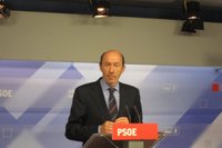 Rubalcaba: Rajoy esperará a las elecciones catalanas para decir que no actualiza las pensiones