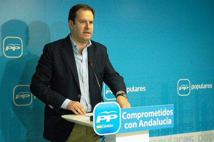 El secretario general y parlamentario andaluz del PP de Córdoba, Adolfo Molina