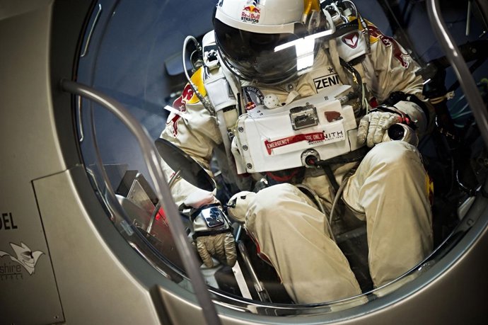 Felix Baumgartner (Red Bull) intentará romper la barrera del sonido