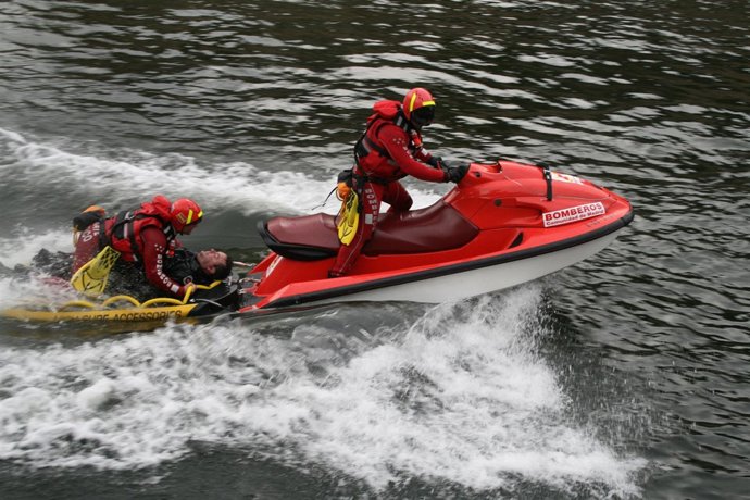 Futuros bomberos en uno de los simulacros.