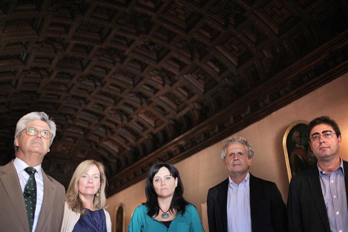 Landa con el director del Alcázar, la adjunta a Dirección y arquitectos 