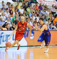 Baloncesto/Liga Endesa.- (Cró) Unicaja y Caja Laboral logran su primer triunfo y Herbalife y Blusens suman dos victorias
