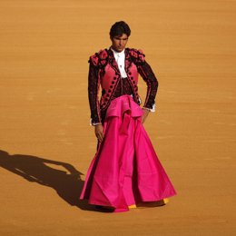 Cayetano Rivera Con El Traje Diseñado Por La Duquesa De Alba
