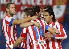 El Atlético celebra el primer gol ante el Málaga