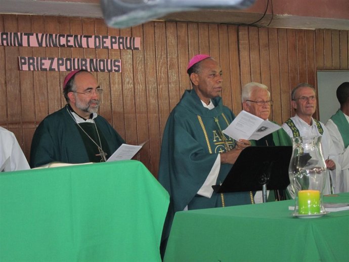 Padre Angel misa en Haití