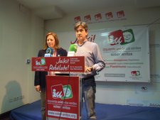Mikel Arana y la diputada valenciana de IU, Marga Sanz