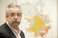 Pérez (IU) dice sobre la posible remodelación de Sol que el derecho a manifestarse "no se impide con árboles ni maderos"