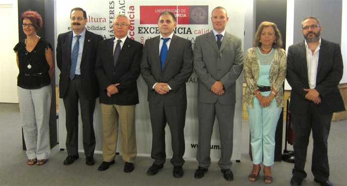 Asistentes a la firma del convenio entre Tahe Productos Cosméticos S.L. Y UMU