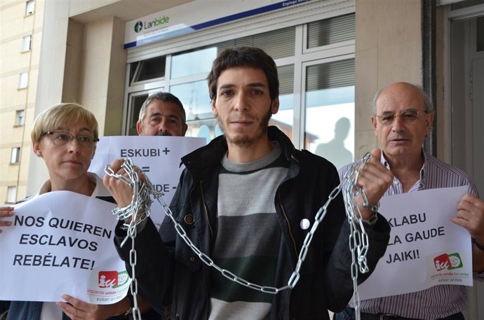 Jon Hernández Y Miembros De Ezker Anitza-IU.