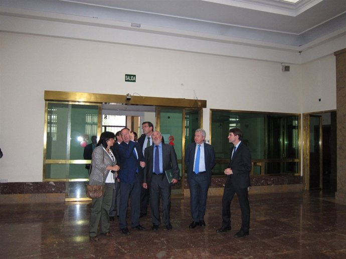 Sanz visita el Banco de España