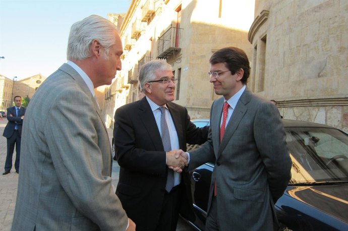 Moliner saluda a Fernández Mañueco