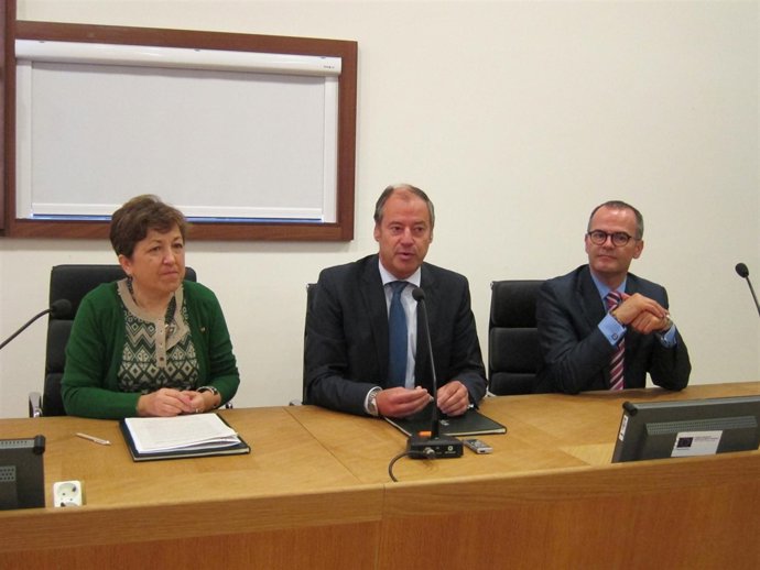 Pilar Farjas, Salustiano Mato y Jesús Vázquez en Vigo