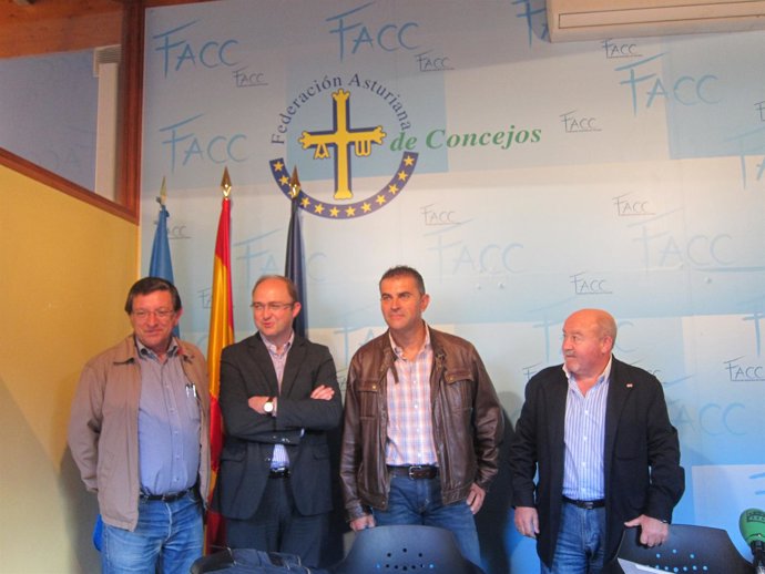 El presidente de la FACC y los representantes sindicales.