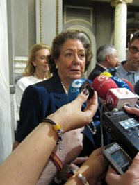 Barberá apela a la responsabilidad democrática y dice que "no valen peticiones de referéndum fuera de las urnas"