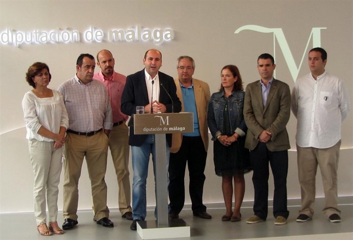 Conejo, junto a alcaldes y portavoces socialistas, en rueda de prensa