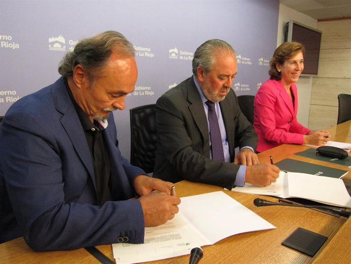 Firma Nieto con Adonar