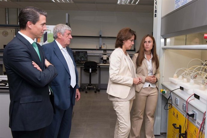 Barcina asiste a la inauguración del nuevo laboratorio electroquímico de Jofemar
