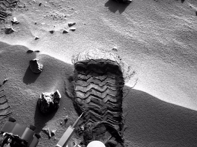 Huella de Curiosity en Marte