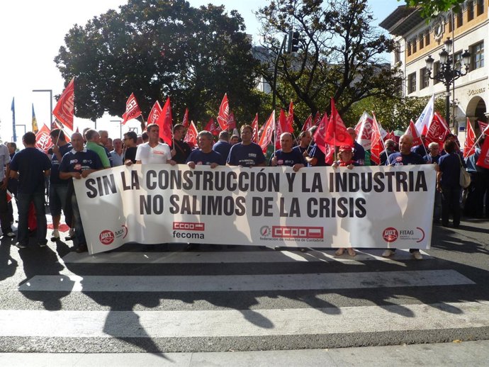 Protesta UGT y CC.OO en defensa de la construcción y la industria