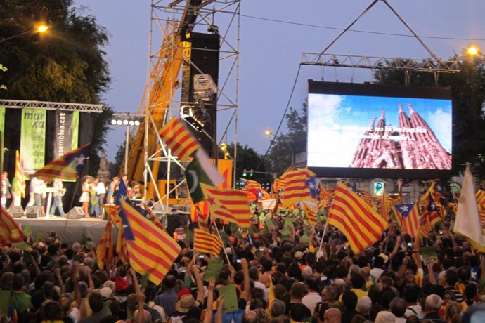 Gran manifestación independentista en el centro de Barcelona en la Diada. 11 de 