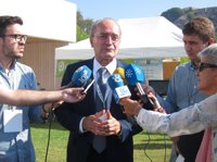 De la Torre asegura que el Ayuntamiento estaría "encantado" de actuar en la mejora de los Baños del Carmen