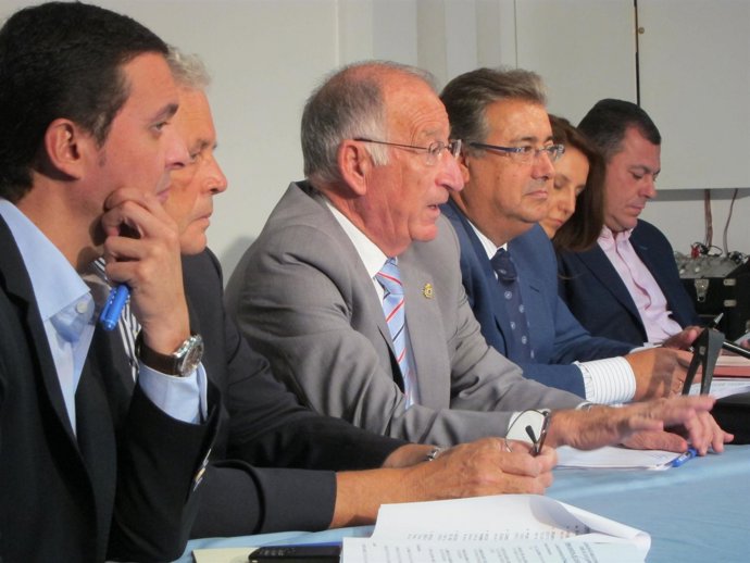 Amat Y Zoido Durante La Reunión Con Alcaldes Afectados En Vera