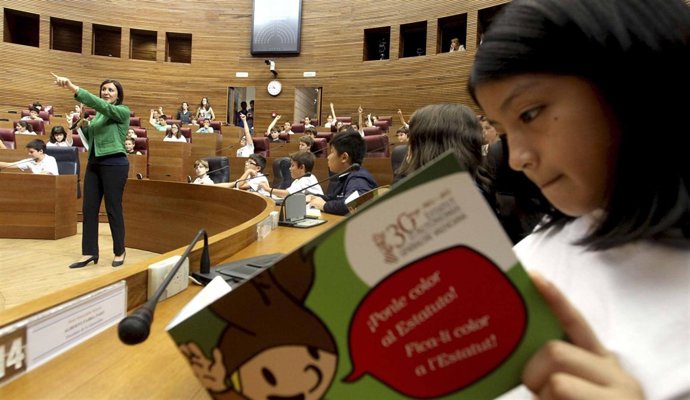 Català Presenta El Poryecto Eductaivi 'Aprenem De 9'