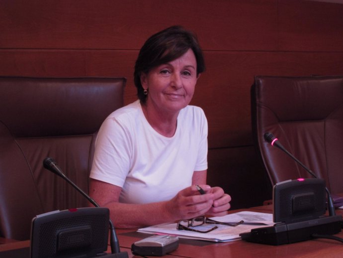 Dolores Gorostiaga En El Parlamento De Cantabria 