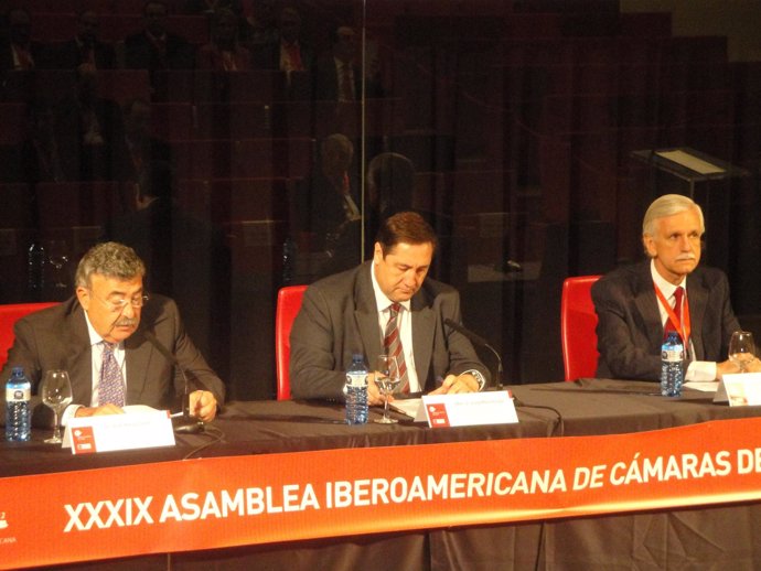 J.Simó, J.M.Pelegrí y A.Bertolotti, en la Asamblea Iberoamericana de Cámaras